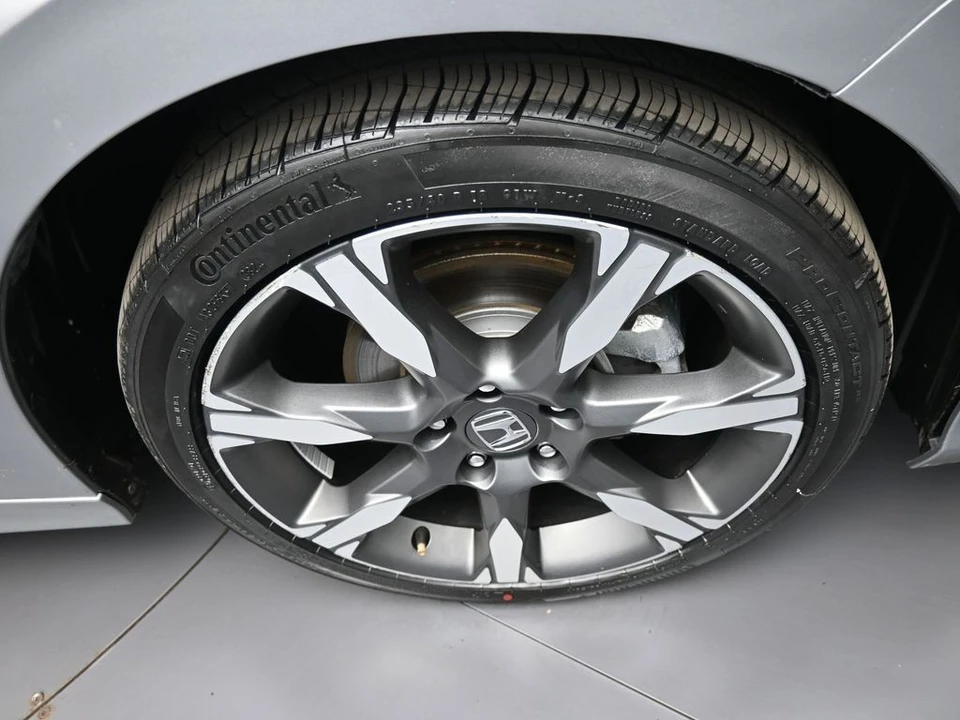 2025 Honda Civic 11th Gen - Image 13 of 21