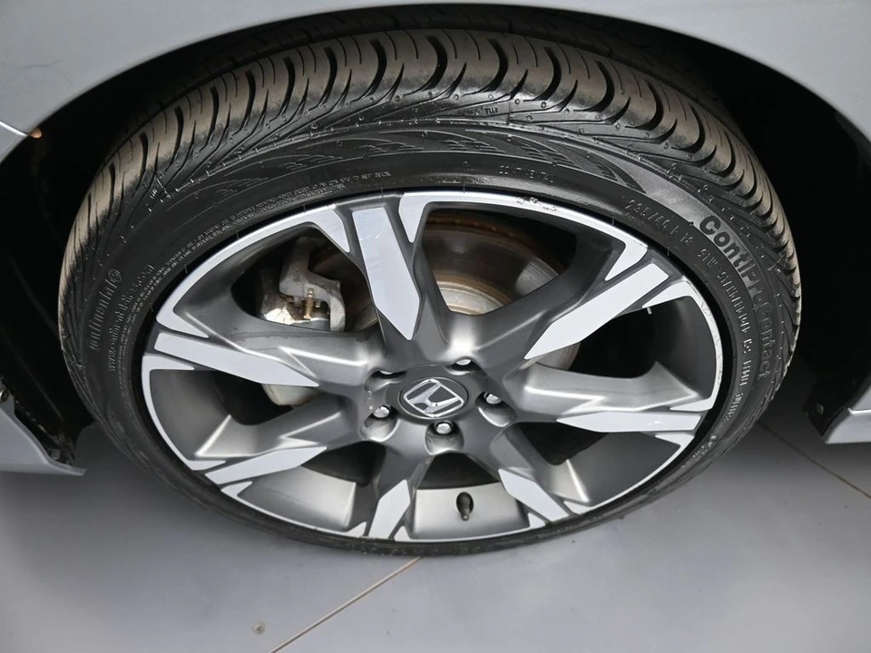 2025 Honda Civic 11th Gen - Image 14 of 21