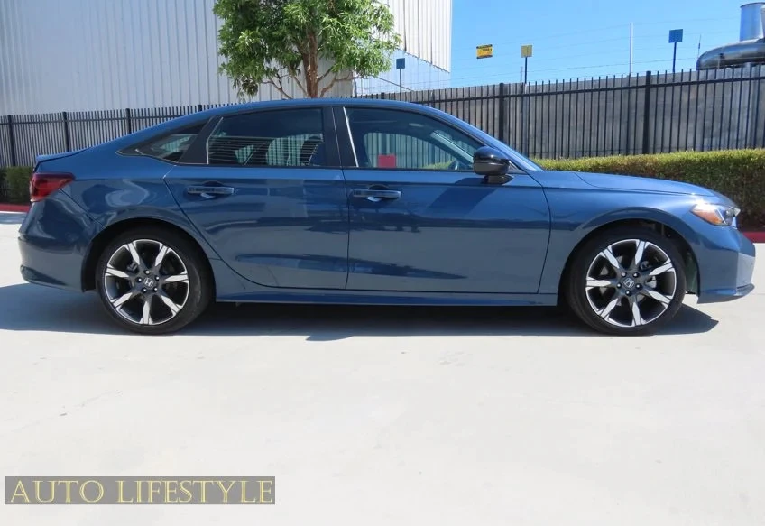 2025 Honda Civic 11th Gen - Image 6 of 31