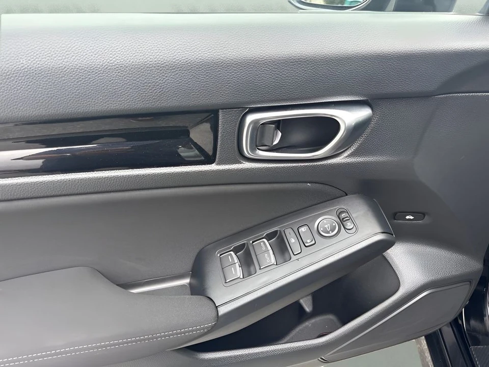 2025 Honda Civic 11th Gen - Image 16 of 23