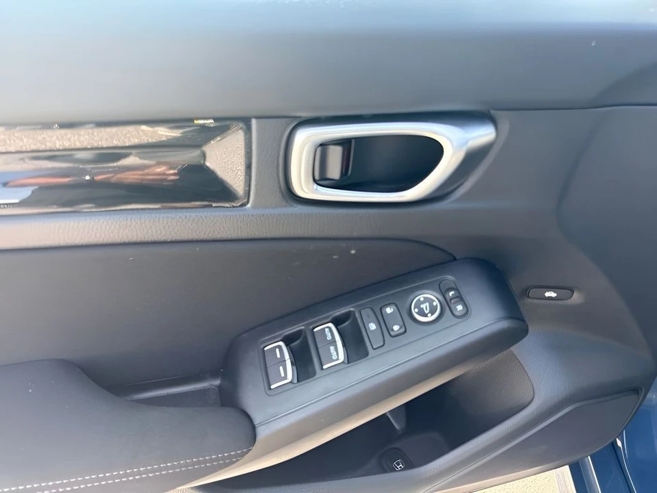 2025 Honda Civic 11th Gen - Image 18 of 26