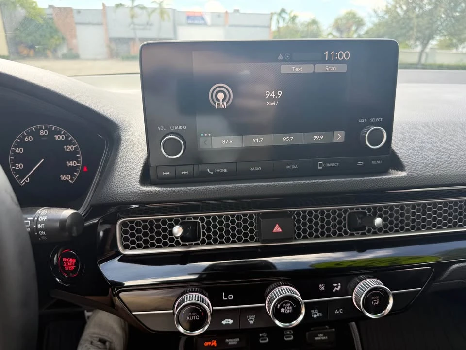 2025 Honda Civic 11th Gen - Image 10 of 12