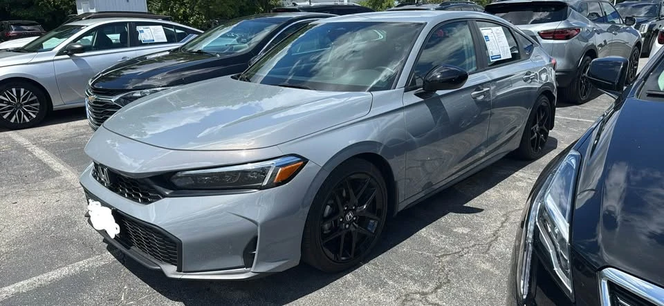 2025 Honda Civic 11th Gen - Image 2 of 10