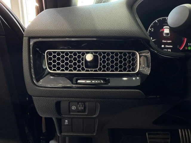 2025 Honda Civic 11th Gen - Image 13 of 21