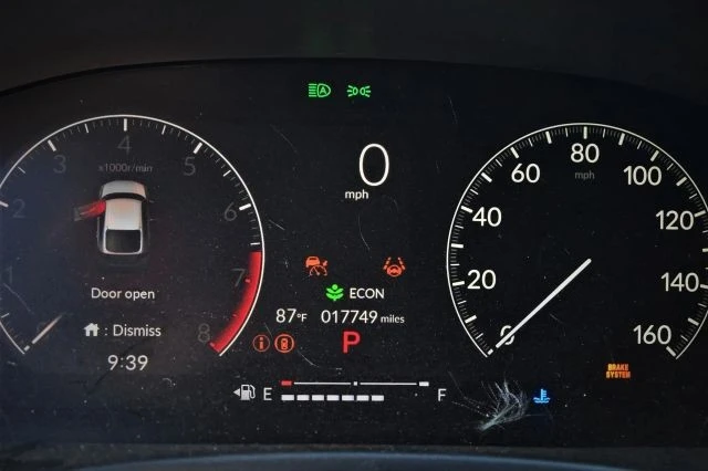 2025 Honda Civic 11th Gen - Image 10 of 16