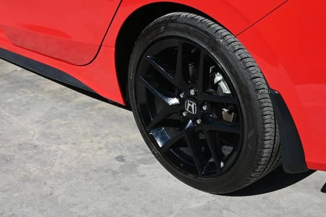 2025 Honda Civic 11th Gen - Image 9 of 16