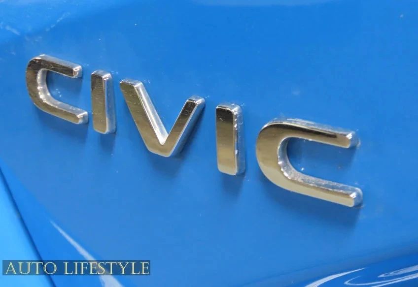 2025 Honda Civic 11th Gen - Image 16 of 31