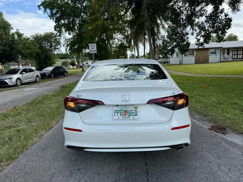 2025 Honda Civic 11th Gen - Image 6 of 17