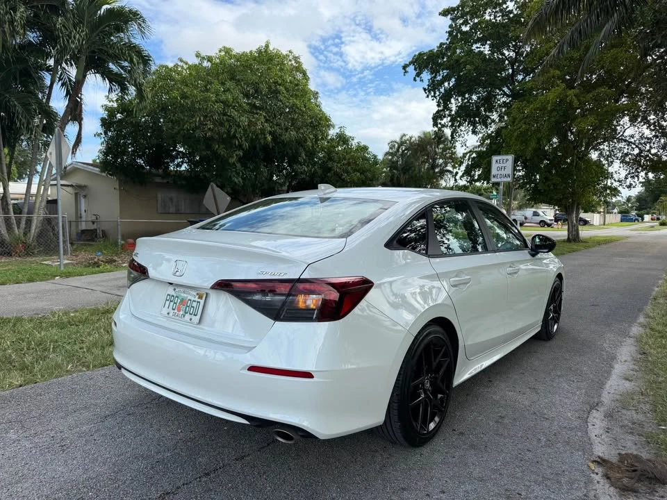 2025 Honda Civic 11th Gen - Image 5 of 17
