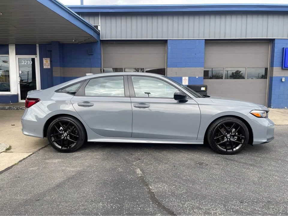 2025 Honda Civic 11th Gen - Image 8 of 20