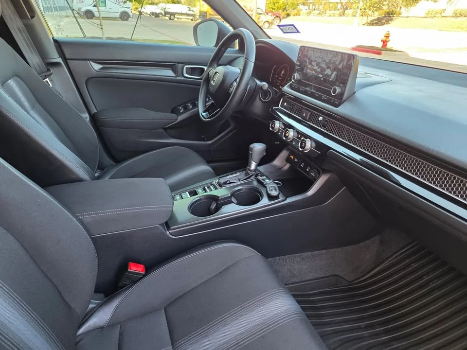 2025 Honda Civic 11th Gen - Image 8 of 19