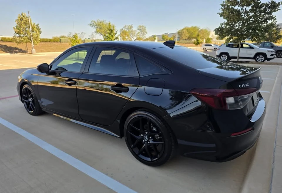 2025 Honda Civic 11th Gen - Image 18 of 19