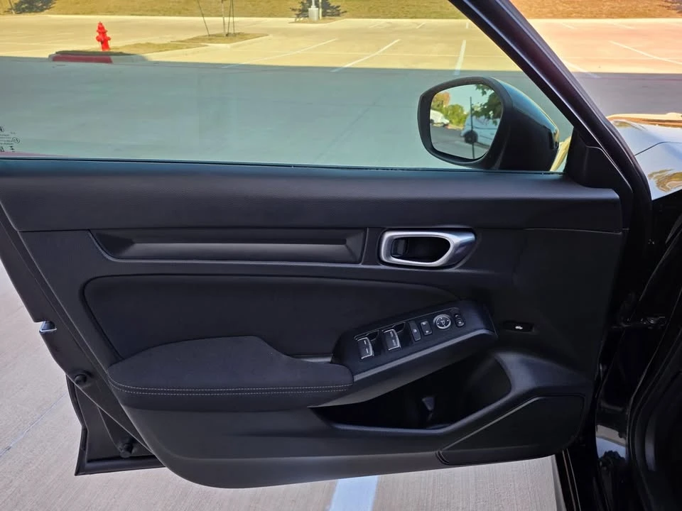 2025 Honda Civic 11th Gen - Image 15 of 19