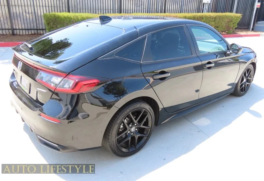 2025 Honda Civic 11th Gen - Image 10 of 31