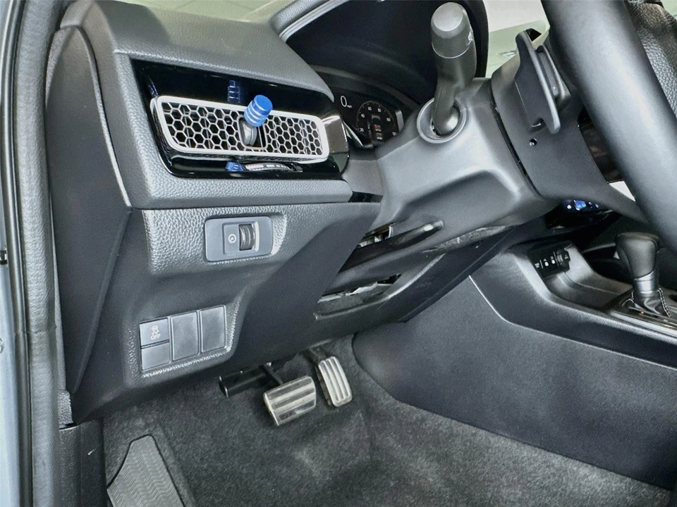 2025 Honda Civic 11th Gen - Image 16 of 31