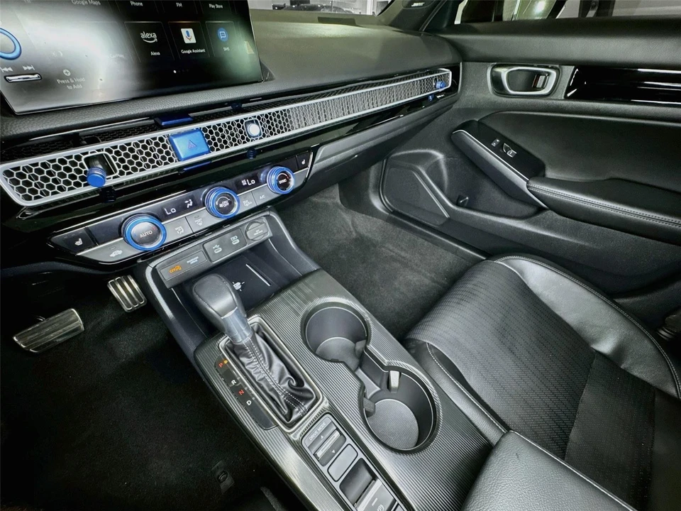 2025 Honda Civic 11th Gen - Image 17 of 31