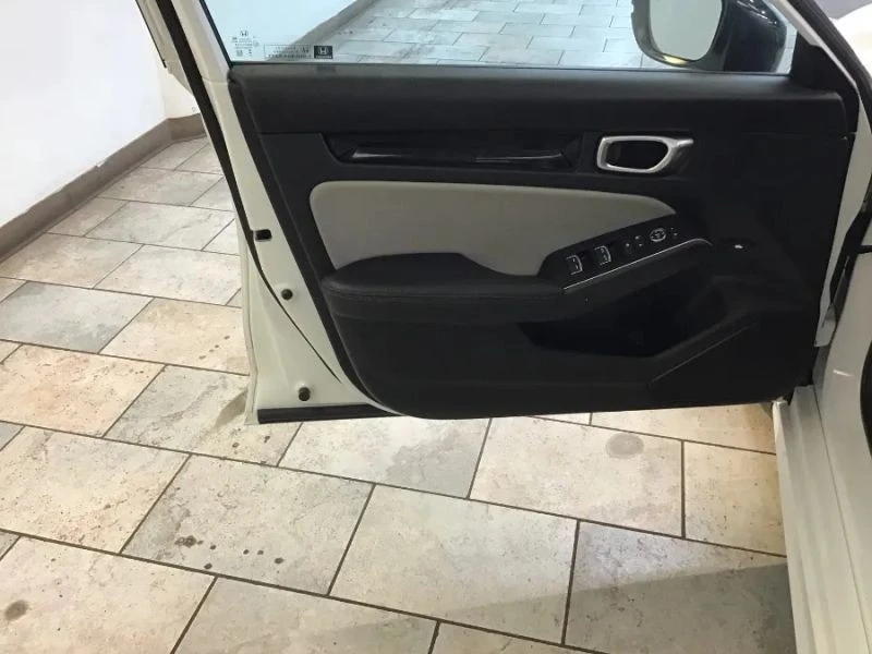 2025 Honda Civic 11th Gen - Image 8 of 12