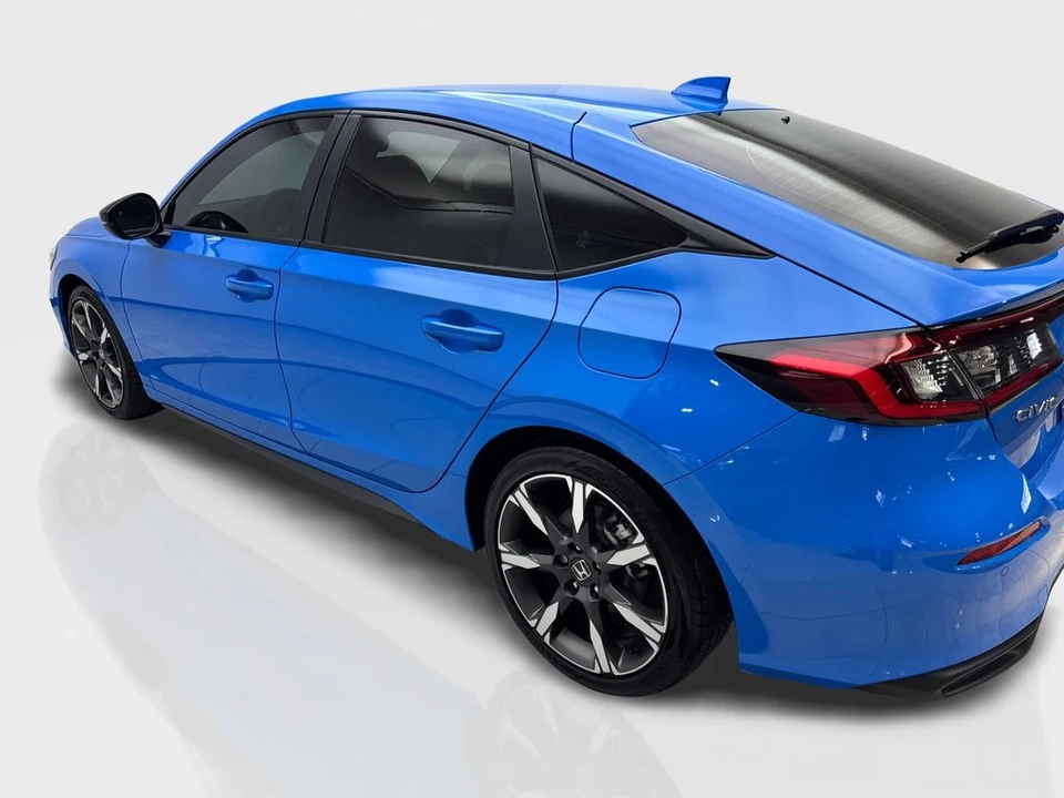 2025 Honda Civic 11th Gen - Image 14 of 31