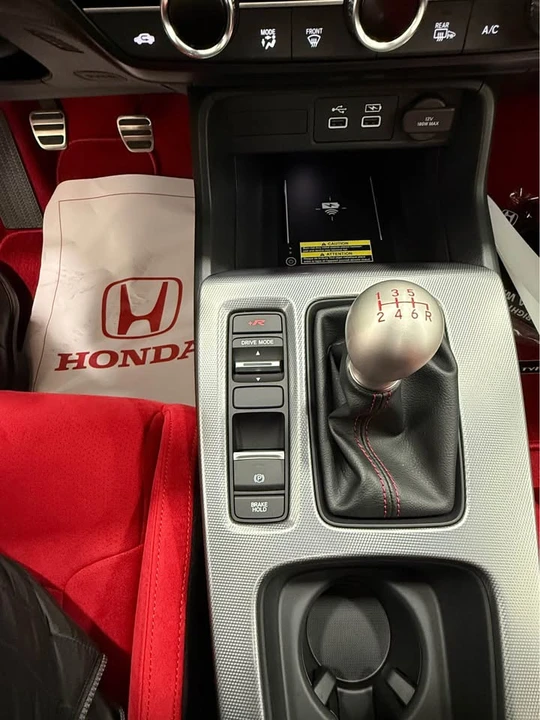 2025 Honda FL5 Civic Type R - Image 14 of 16