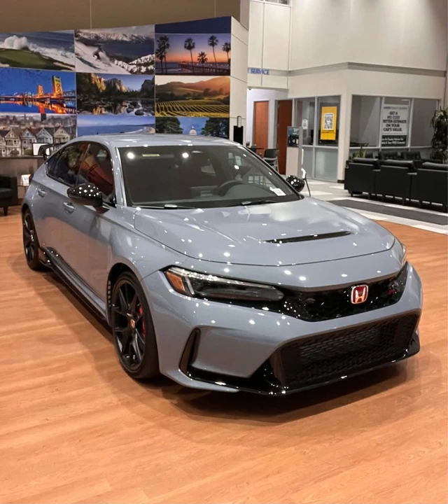 2025 Honda FL5 Civic Type R - Image 2 of 10