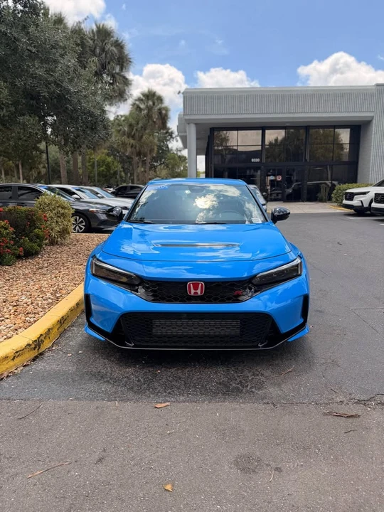 2025 Honda FL5 Civic Type R - Image 2 of 11