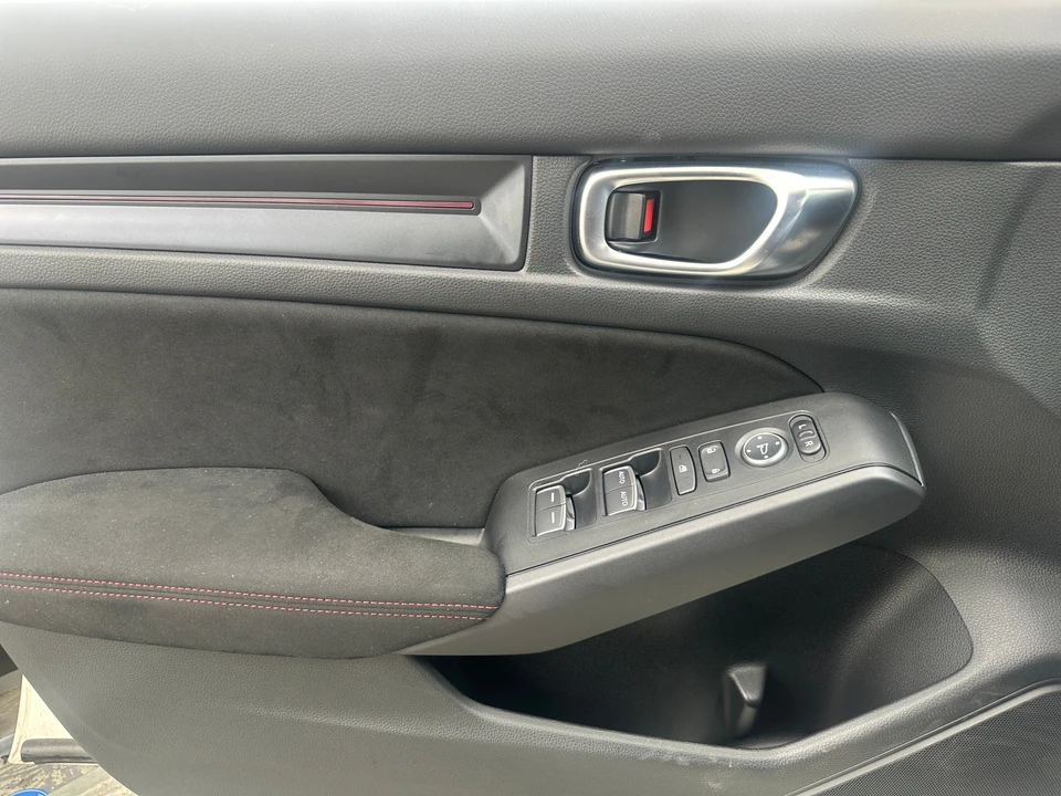 2025 Honda FL5 Civic Type R - Image 5 of 31