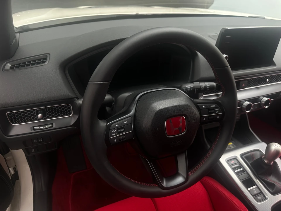 2025 Honda FL5 Civic Type R - Image 20 of 31