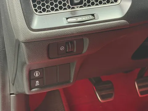 2025 Honda FL5 Civic Type R - Image 2 of 31