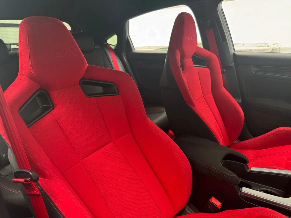 2025 Honda FL5 Civic Type R - Image 8 of 31