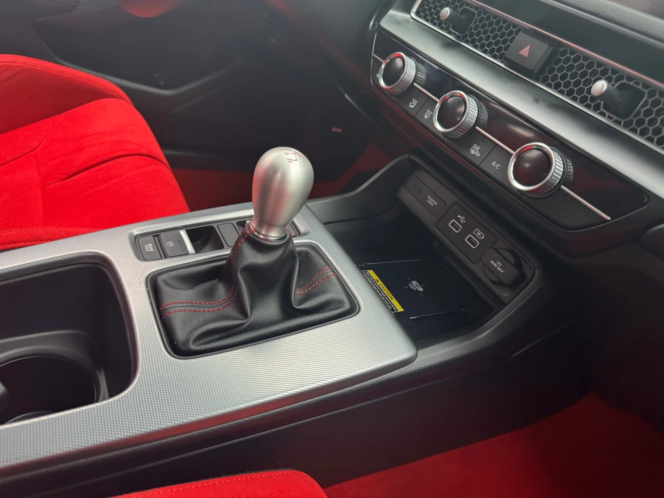 2025 Honda FL5 Civic Type R - Image 4 of 31
