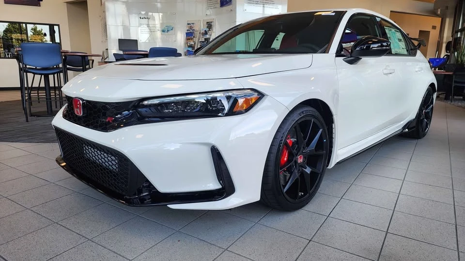 2025 Honda FL5 Civic Type R - Image 2 of 6
