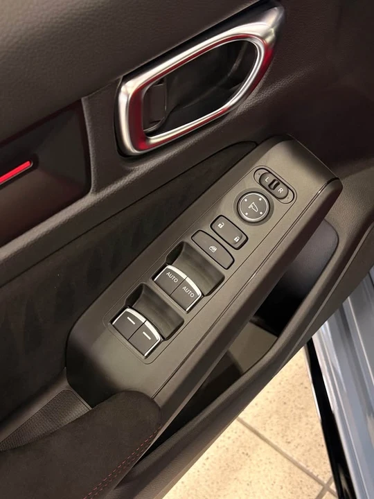 2025 Honda FL5 Civic Type R - Image 5 of 13