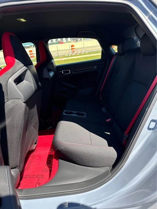 2025 Honda FL5 Civic Type R - Image 10 of 15