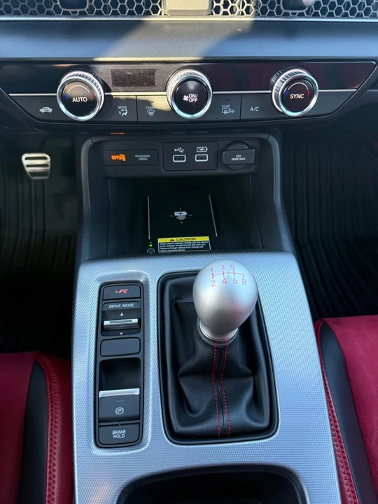 2025 Honda FL5 Civic Type R - Image 10 of 11