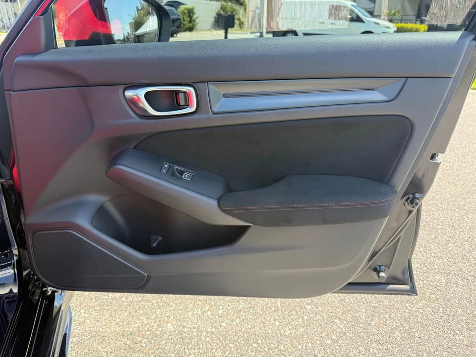 2025 Honda FL5 Civic Type R - Image 16 of 17