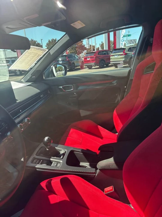 2025 Honda FL5 Civic Type R - Image 3 of 4