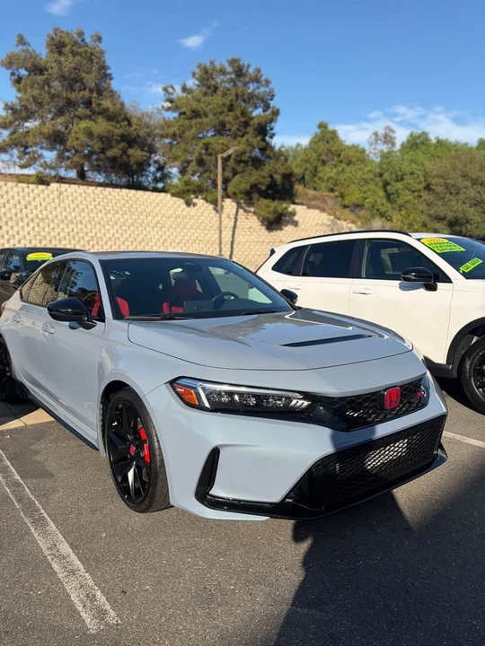 2025 Honda FL5 Civic Type R - Image 2 of 12