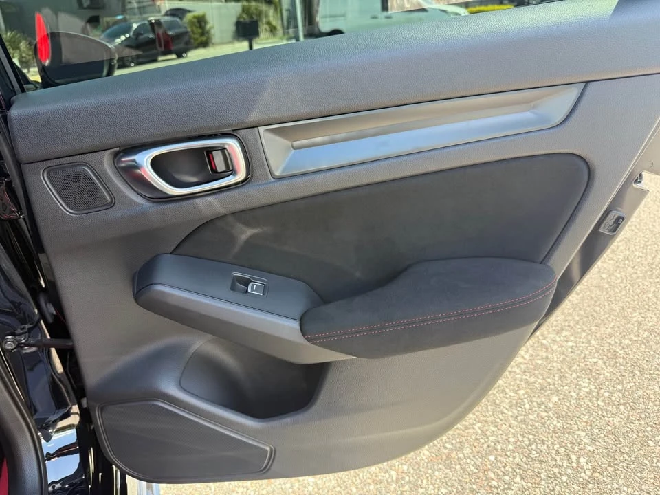 2025 Honda FL5 Civic Type R - Image 14 of 17