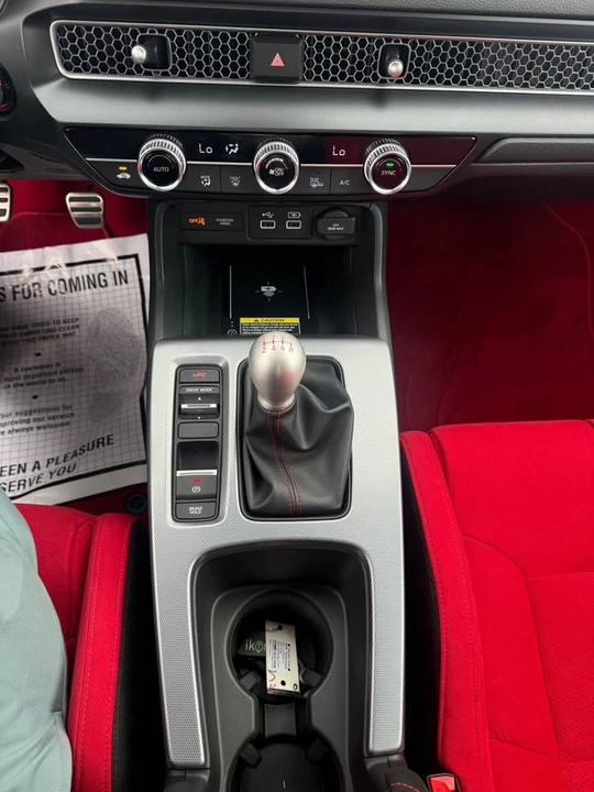 2025 Honda FL5 Civic Type R - Image 13 of 16