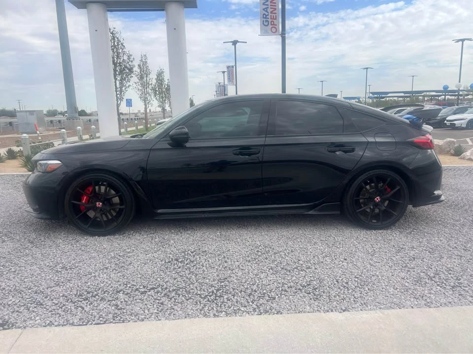 2025 Honda FL5 Civic Type R - Image 2 of 12