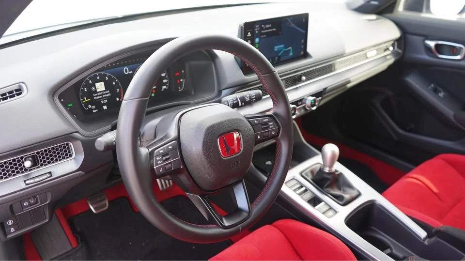 2025 Honda FL5 Civic Type R - Image 15 of 20