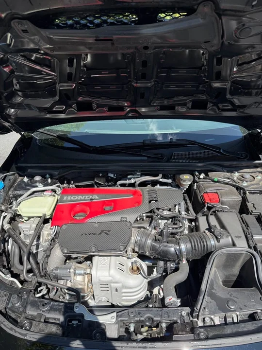 2025 Honda FL5 Civic Type R - Image 17 of 18