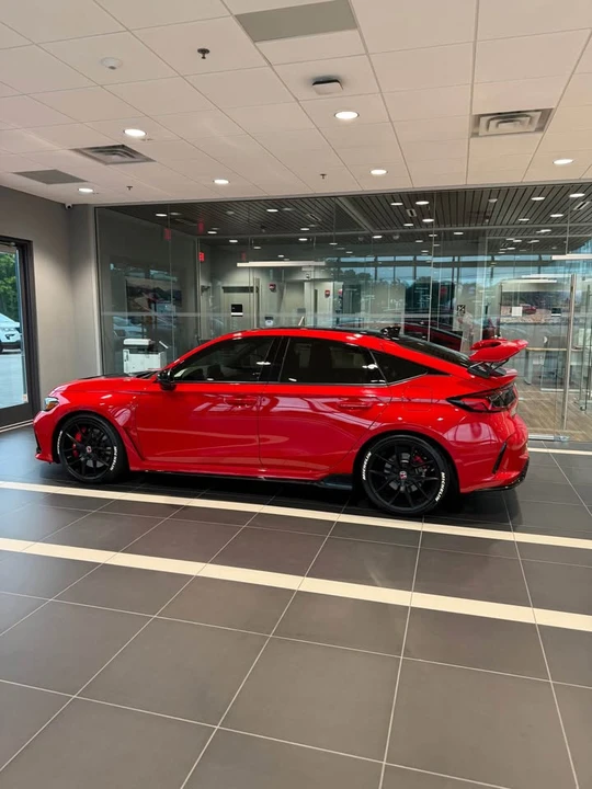 2025 Honda FL5 Civic Type R - Image 9 of 13