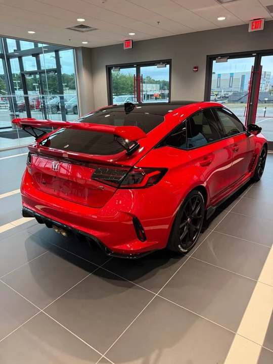2025 Honda FL5 Civic Type R - Image 6 of 13
