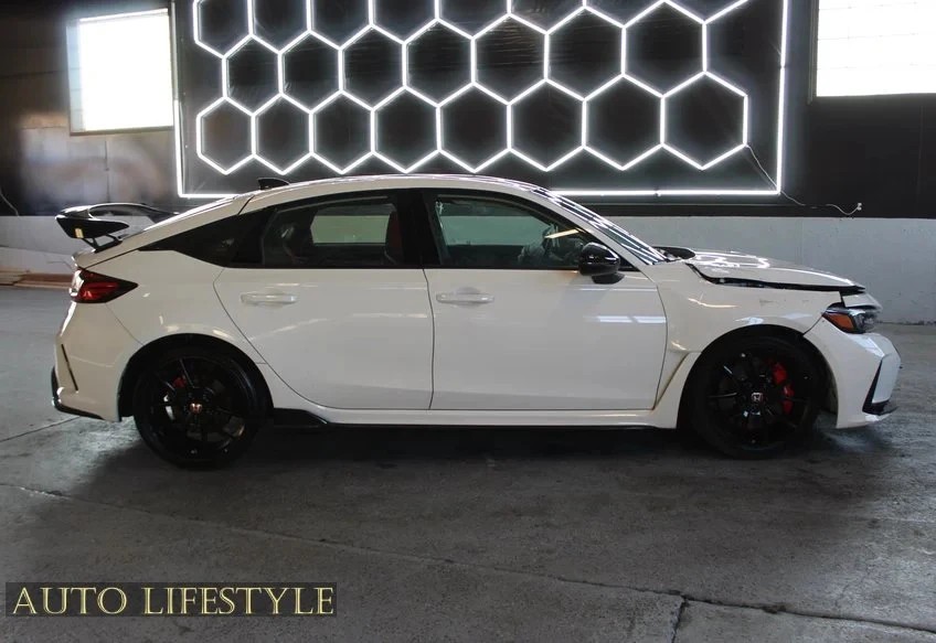 2025 Honda FL5 Civic Type R - Image 10 of 21
