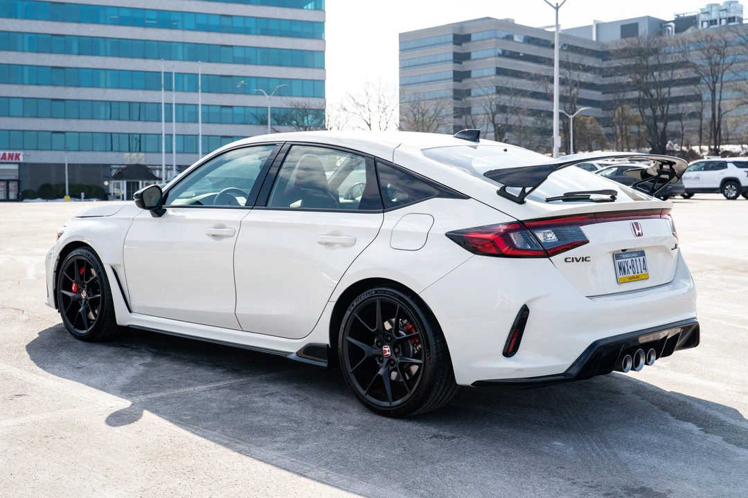 2025 Honda FL5 Civic Type R - Image 6 of 31