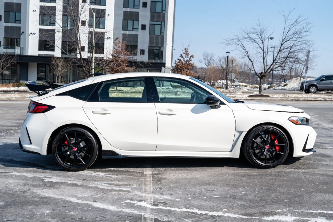 2025 Honda FL5 Civic Type R - Image 3 of 31