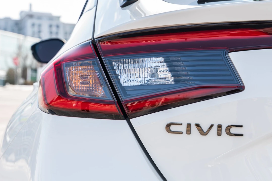 2025 Honda FL5 Civic Type R - Image 16 of 31