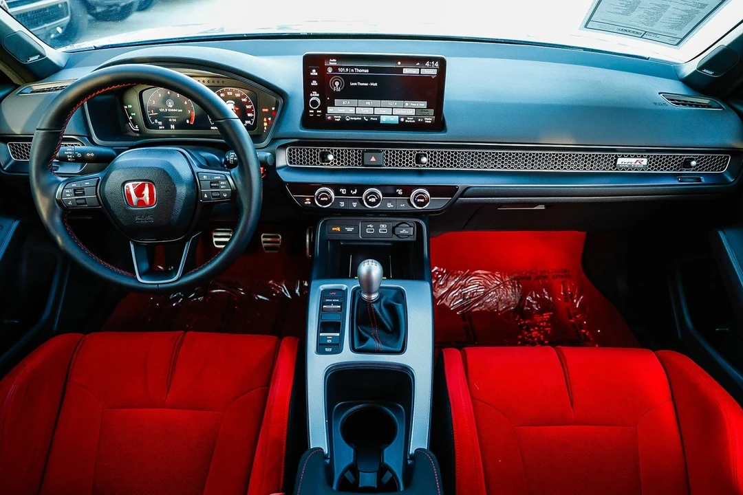 2025 Honda FL5 Civic Type R - Image 10 of 12