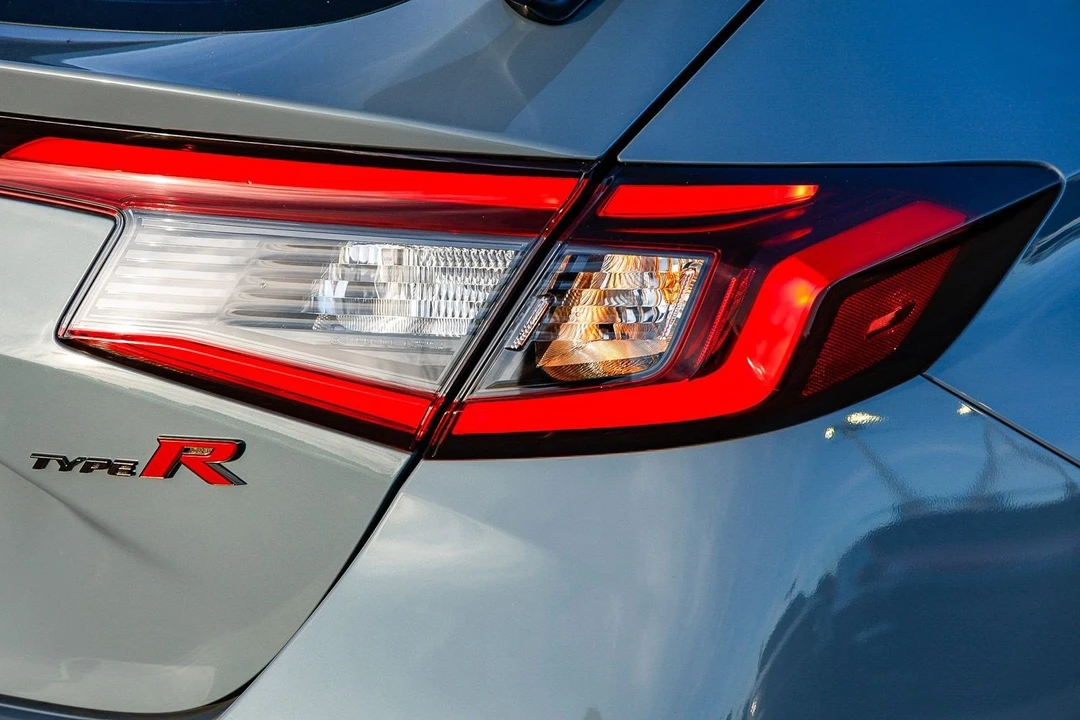 2025 Honda FL5 Civic Type R - Image 8 of 12